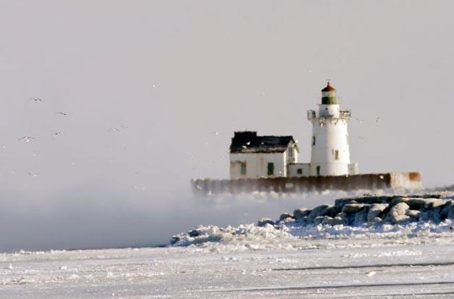 Lighthouse at Cleveland Harbour floats in the mist ©  SW